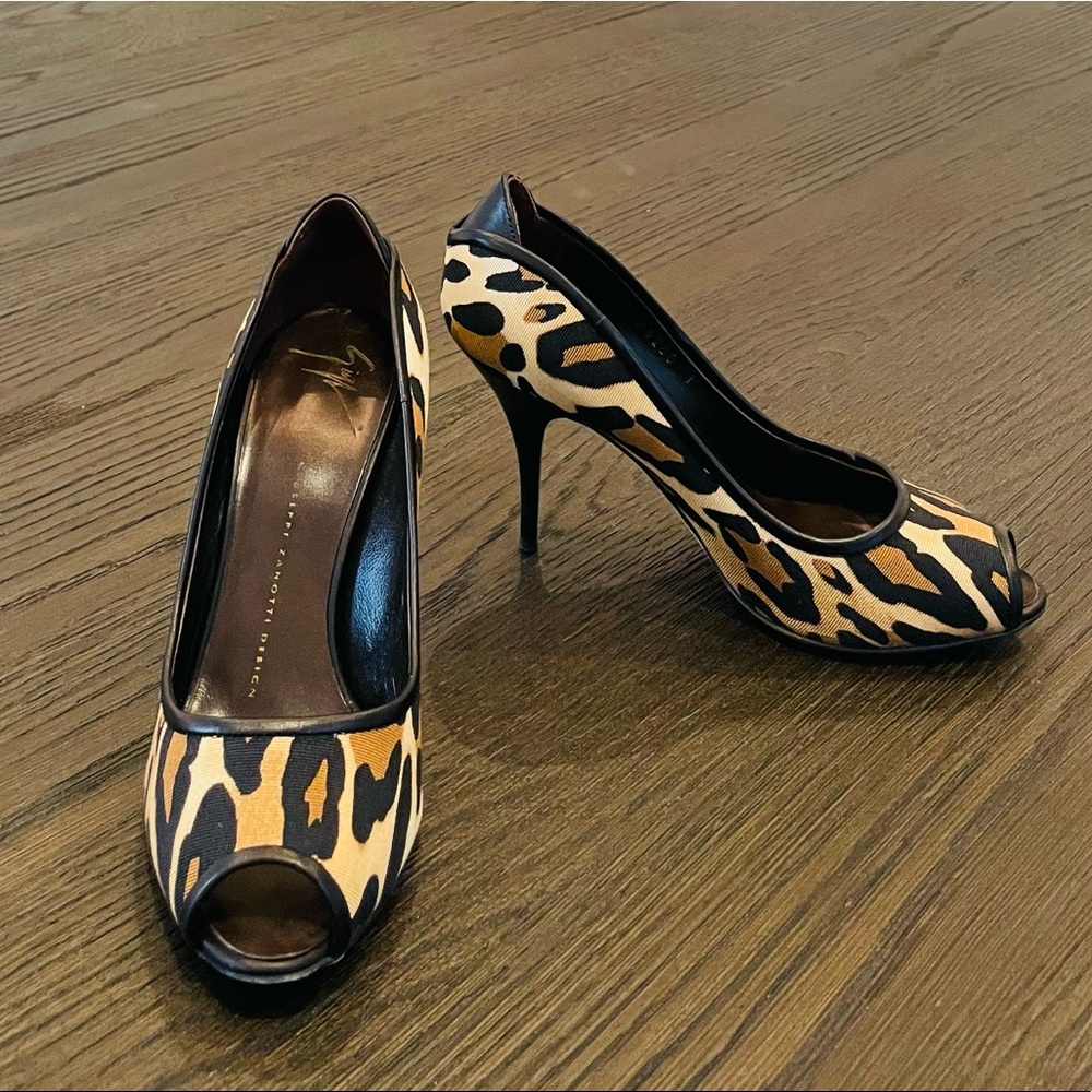 Giuseppe Zanotti Peep Toe Pumps